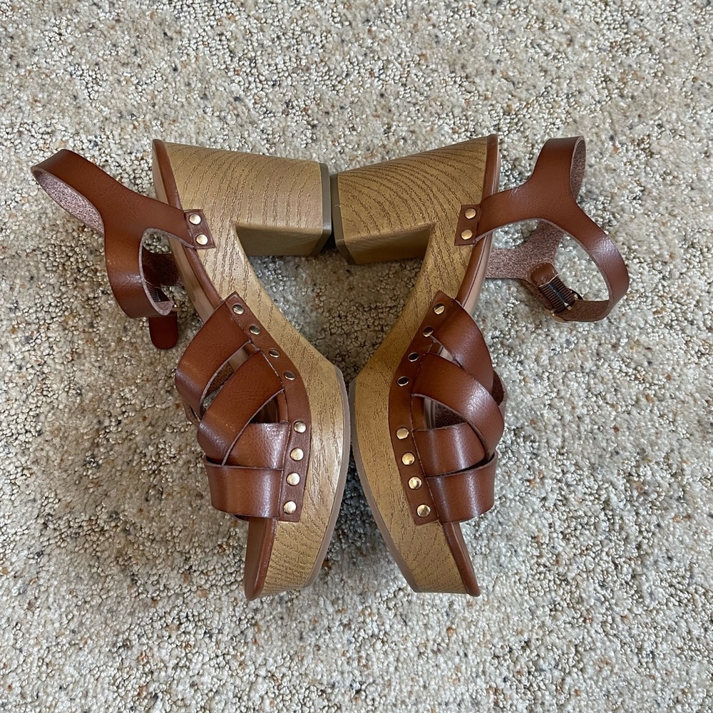 Old Navy Cognac Heeled Sandals - Picture 4 of 5